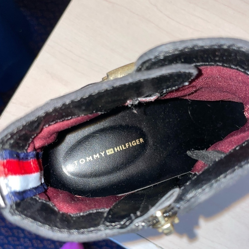 TOMMY HILFIGER Women’s Shoe Flat Ankle Booties Black Suede Gold Accents Size 6.5 - Picture 8 of 10